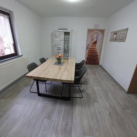 Ganze Ferienwohnung 5 Km Von Erfurt, Mit Kaffeevollautomat, Tv, Wlan, Boxspringbett, Schlafsofa Und Einkaufsmoeglichkeiten, Sehr Gute Anbindung Zur A71 Und A4, Kostenloser Oeff Parkplatz Fuer Pkw Und Transporter Elxleben Zewnętrze zdjęcie