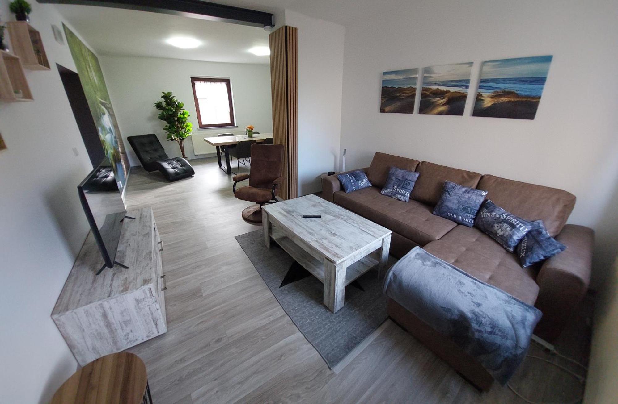 Ganze Ferienwohnung 5 Km Von Erfurt, Mit Kaffeevollautomat, Tv, Wlan, Boxspringbett, Schlafsofa Und Einkaufsmoeglichkeiten, Sehr Gute Anbindung Zur A71 Und A4, Kostenloser Oeff Parkplatz Fuer Pkw Und Transporter Elxleben Zewnętrze zdjęcie