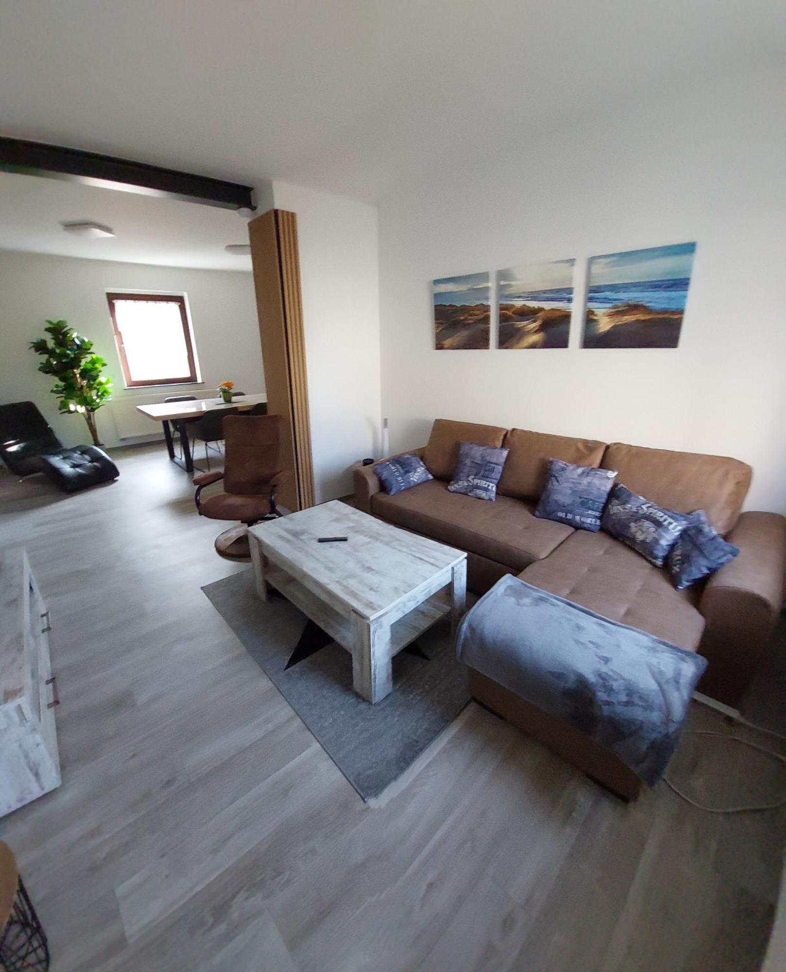 Ganze Ferienwohnung 5 Km Von Erfurt, Mit Kaffeevollautomat, Tv, Wlan, Boxspringbett, Schlafsofa Und Einkaufsmoeglichkeiten, Sehr Gute Anbindung Zur A71 Und A4, Kostenloser Oeff Parkplatz Fuer Pkw Und Transporter Elxleben Zewnętrze zdjęcie