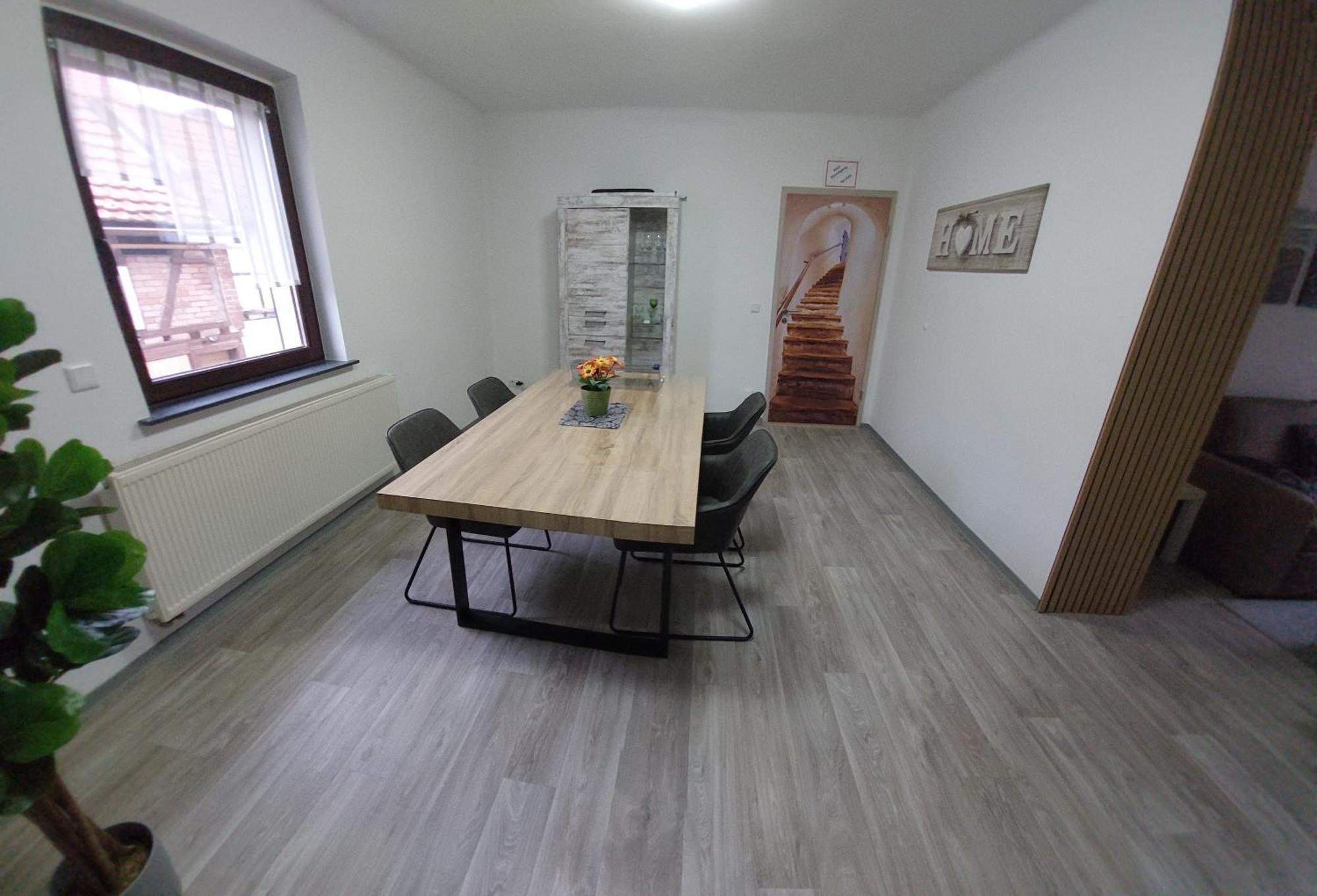 Ganze Ferienwohnung 5 Km Von Erfurt, Mit Kaffeevollautomat, Tv, Wlan, Boxspringbett, Schlafsofa Und Einkaufsmoeglichkeiten, Sehr Gute Anbindung Zur A71 Und A4, Kostenloser Oeff Parkplatz Fuer Pkw Und Transporter Elxleben Zewnętrze zdjęcie