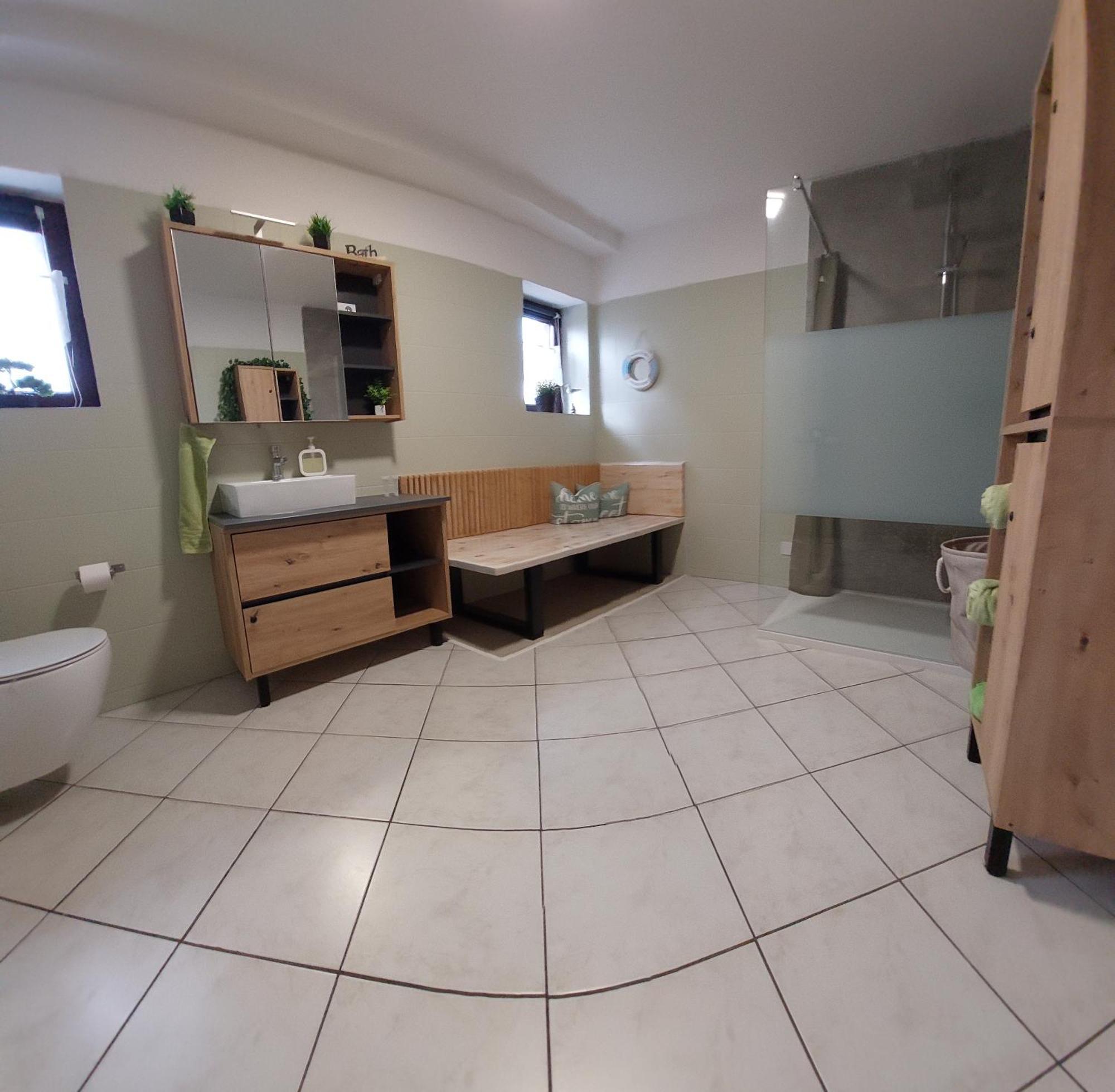 Ganze Ferienwohnung 5 Km Von Erfurt, Mit Kaffeevollautomat, Tv, Wlan, Boxspringbett, Schlafsofa Und Einkaufsmoeglichkeiten, Sehr Gute Anbindung Zur A71 Und A4, Kostenloser Oeff Parkplatz Fuer Pkw Und Transporter Elxleben Zewnętrze zdjęcie
