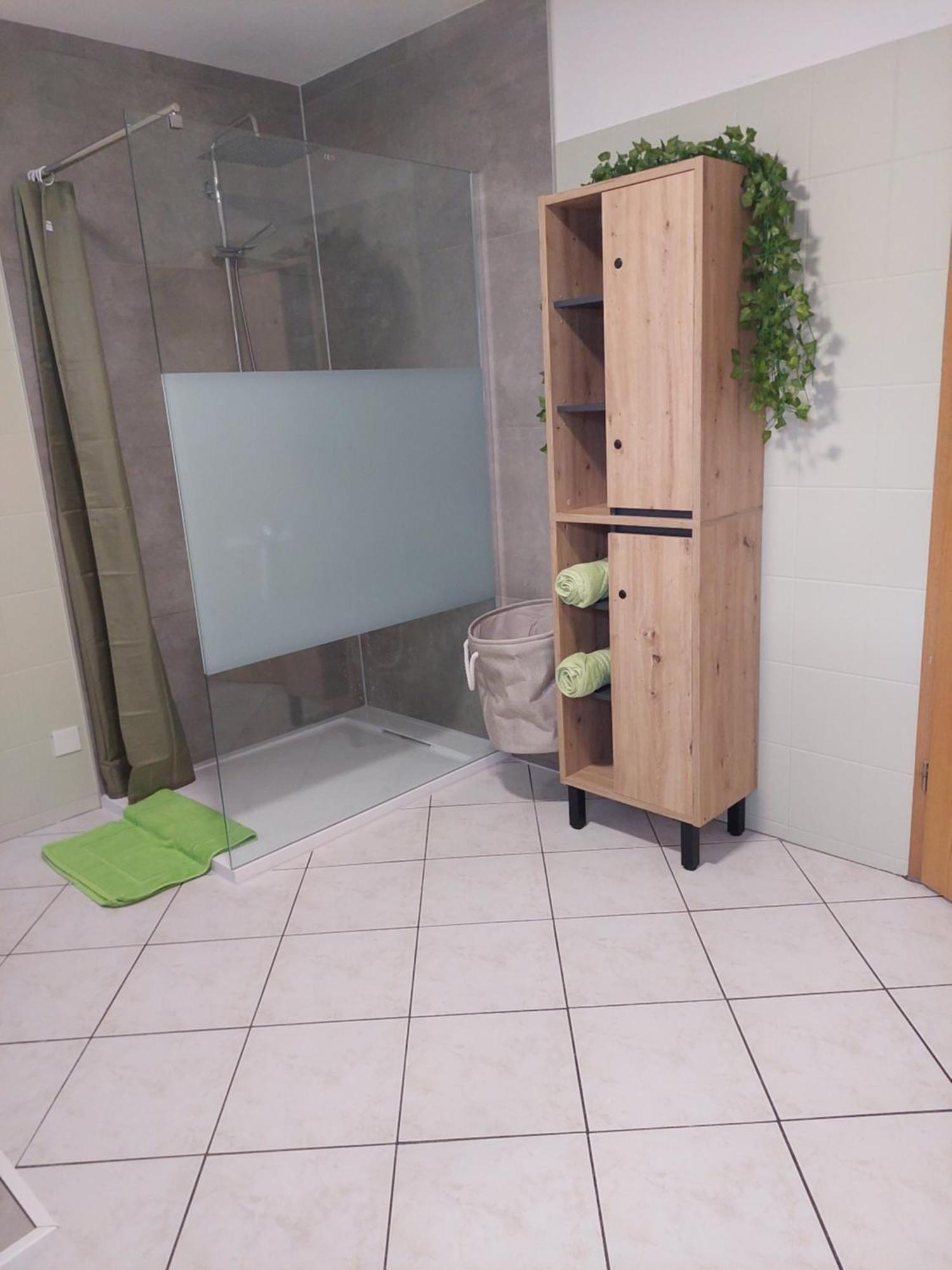 Ganze Ferienwohnung 5 Km Von Erfurt, Mit Kaffeevollautomat, Tv, Wlan, Boxspringbett, Schlafsofa Und Einkaufsmoeglichkeiten, Sehr Gute Anbindung Zur A71 Und A4, Kostenloser Oeff Parkplatz Fuer Pkw Und Transporter Elxleben Zewnętrze zdjęcie